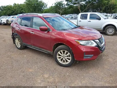 2018 Nissan Rogue SV, Задняя часть