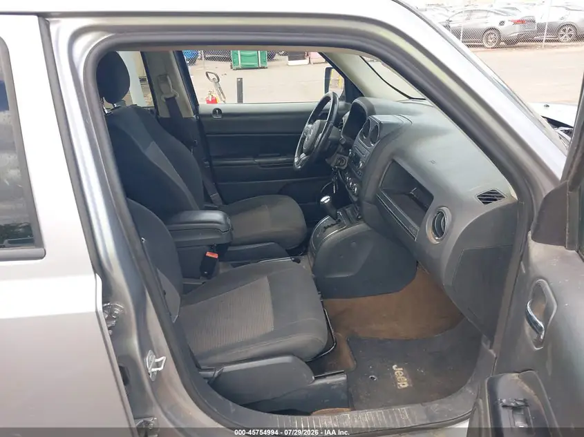 2016 Jeep Patriot Latitude 1C4NJPFA6GD633357 — фото 5