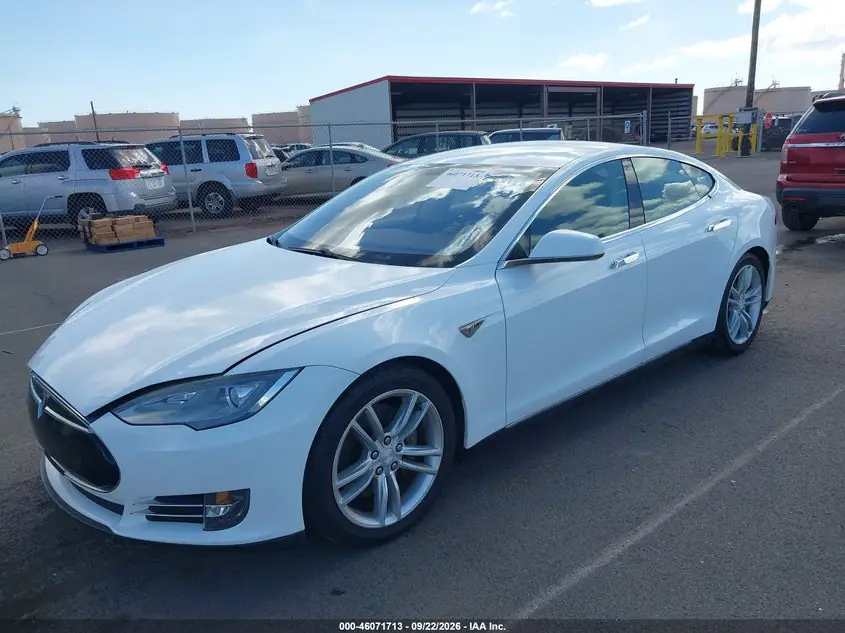 2013 Tesla Model S 5YJSA1AC7DFP11187 — фото 2