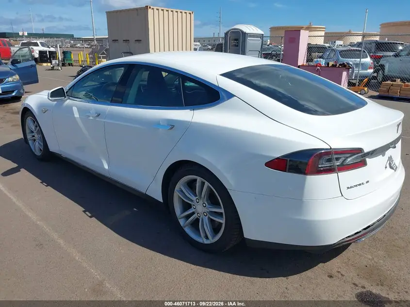2013 Tesla Model S 5YJSA1AC7DFP11187 — фото 3