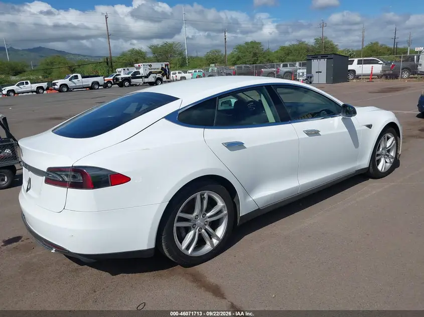2013 Tesla Model S 5YJSA1AC7DFP11187 — фото 4