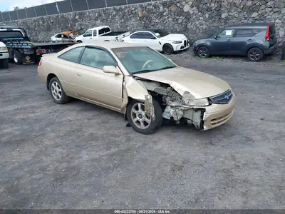 2000 Toyota Camry Solara SE V6/SLE V6, Правый передний угол