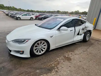 2017 Tesla Model S, Бок