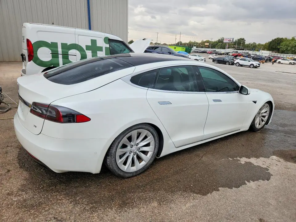 2017 Tesla Model S 5YJSA1E11HF225960 — фото 3