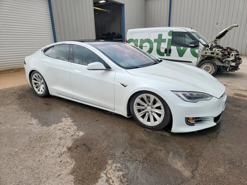 2017 Tesla Model S 5YJSA1E11HF225960 — фото 4