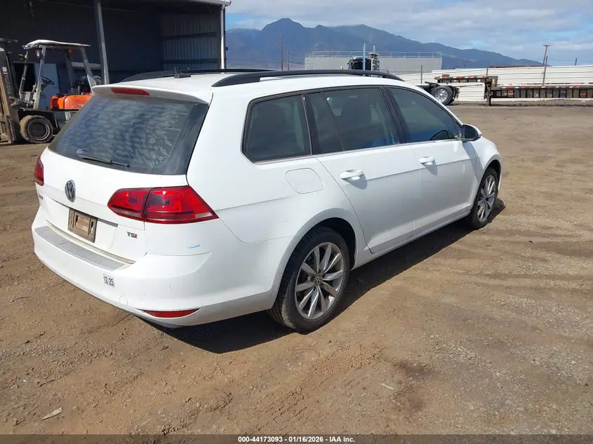 2017 Volkswagen Golf Sportwagen TSI S/TSI SE/TSI SEL 3VWC17AU0HM507474 — фото 4